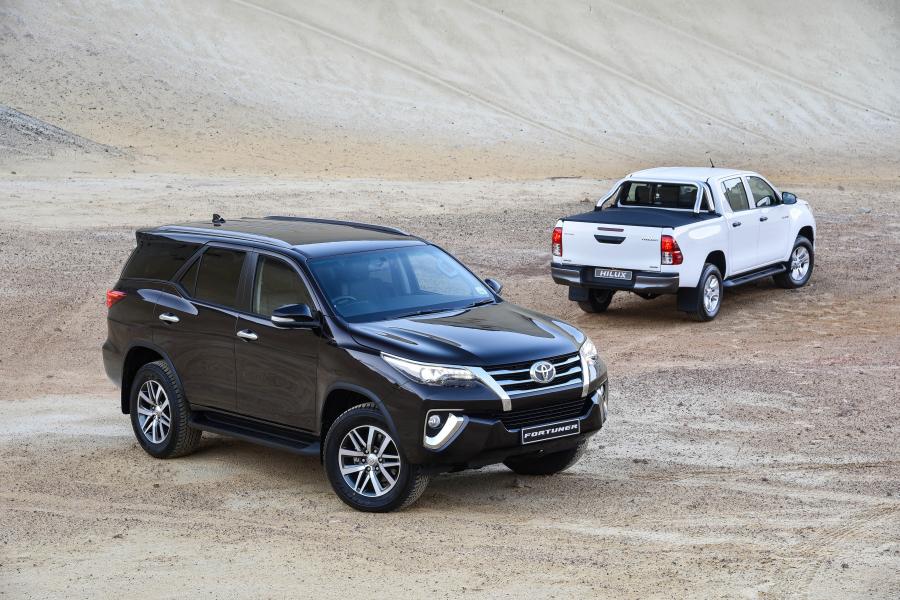  Toyota Hilux 4x4 SRX Double Cab 2016 года  (ZA) (фото 3 из 35)